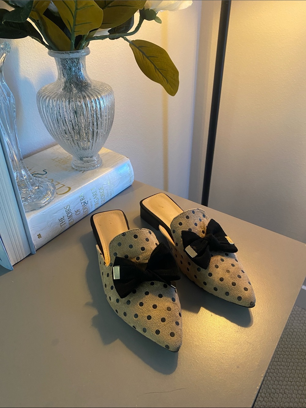 Beige Polka Dot Pointed Bow Mules w/gold accents/LIKE NEW
